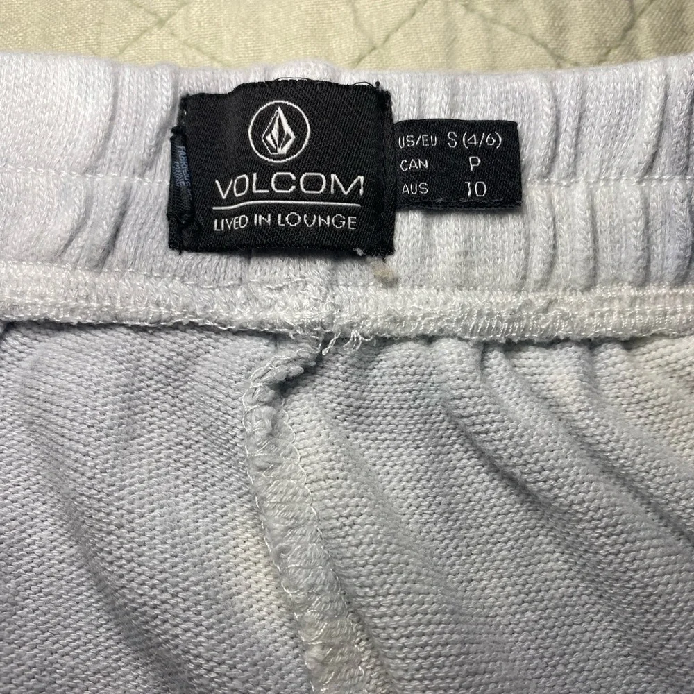 Volcom shorts, size S,lounger or sport. Cotton Tie-dyed print, gray &Violet - Picture 3 of 4